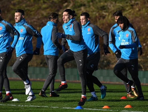 Sanchez chạy hùng hục trên sân, quyết tri ân Arsenal bằng một trận thắng - Bóng Đá
