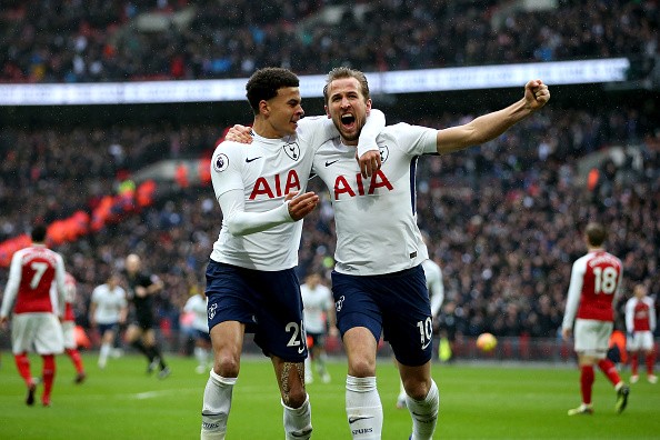 Thầy trò Pochettino lầm lũi ra sân bay, quyết tạo nên bất ngờ trước Juventus - Bóng Đá