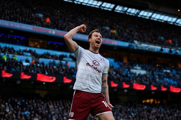 Chọc giận Man City, Burnley nhận kết cục thảm hại trên sân Etihad - Bóng Đá