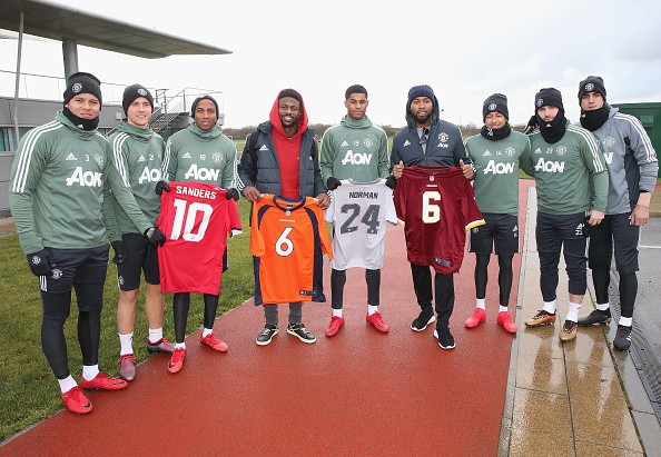 Sân tập Man United đón 2 khách quý - Bóng Đá