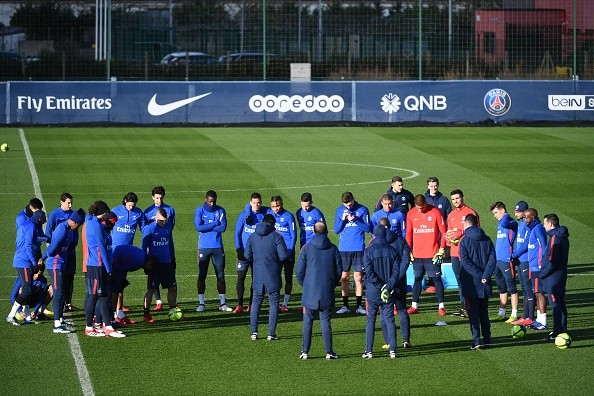 Chưa nuốt trôi thất bại, sân tập PSG chìm trong u ám - Bóng Đá