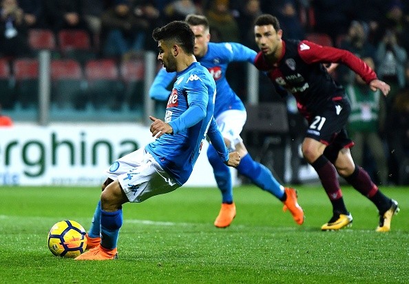 Hủy diệt Cagliari, Napoli gây sức ép cực lớn cho Juventus - Bóng Đá