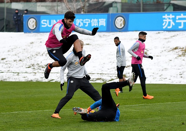 Icardi 'hơn cả sẵn sàng' trước derby thành Milan - Bóng Đá