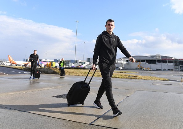 Tạm gác chuyện buồn, Arsenal rạng rỡ đến Milan - Bóng Đá