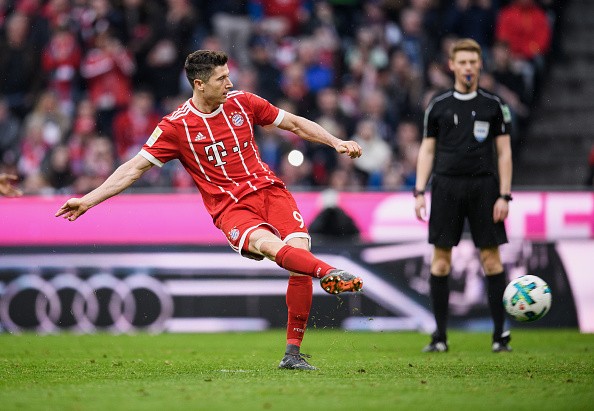 Robbery bay cùng Lewy, Bayern vùi dập Hamburg không thương tiếc - Bóng Đá