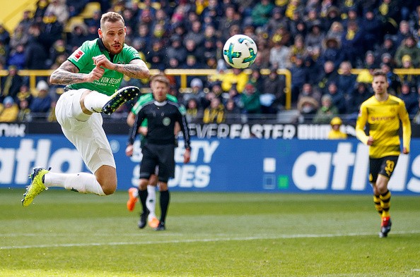 Batshuayi lại nổ súng, Dortmund giữ chắc vị trí thứ 3 - Bóng Đá