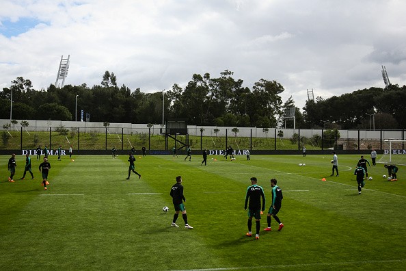 Ronaldo khoe giày, đồng đội Bồ Đào Nha 'lác mắt' - Bóng Đá