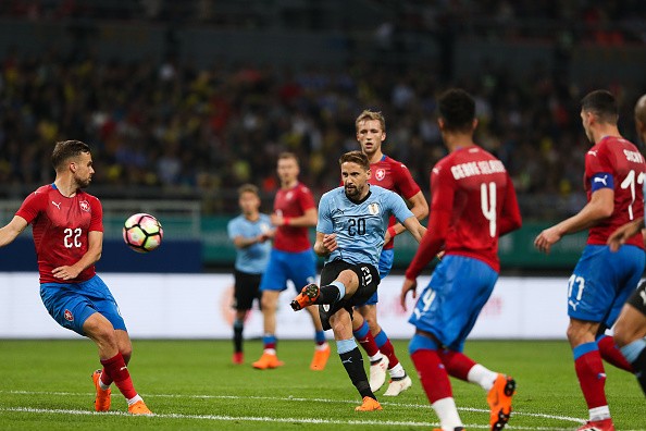 Siêu phẩm 'ngã bàn đèn', Cavani hẹn Bale tại chung kết - Bóng Đá