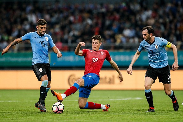 Siêu phẩm 'ngã bàn đèn', Cavani hẹn Bale tại chung kết - Bóng Đá