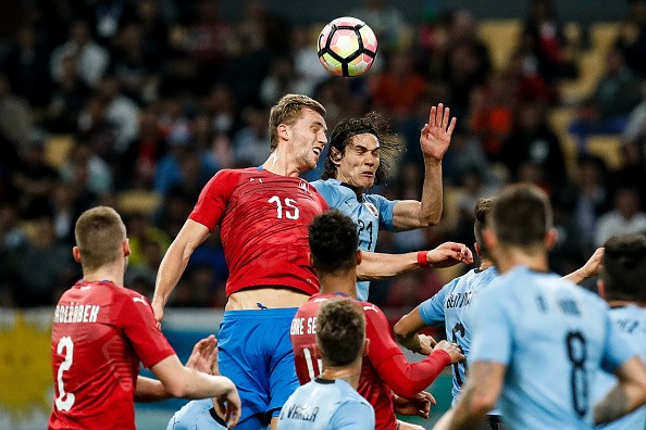 Siêu phẩm 'ngã bàn đèn', Cavani hẹn Bale tại chung kết - Bóng Đá