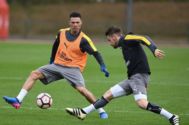 Ảnh tập luyện Arsenal - Bóng Đá