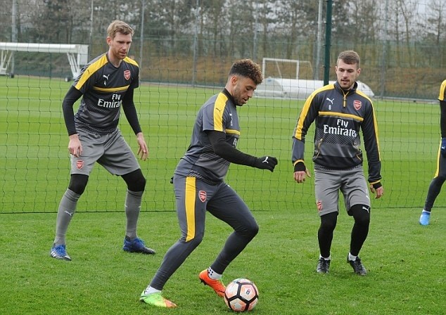 Ảnh tập luyện Arsenal - Bóng Đá