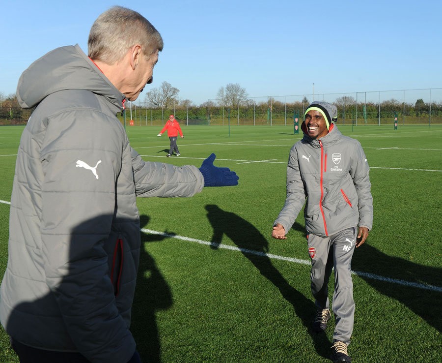 Arsenal đón vị khách quý trong buổi tập mới nhất - Bóng Đá