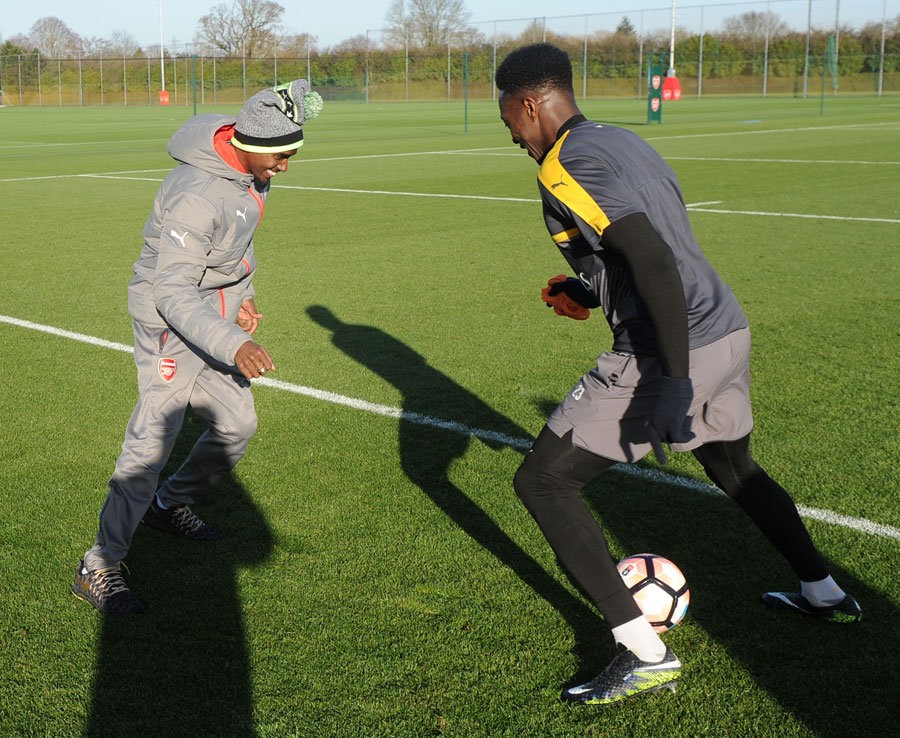 Arsenal đón vị khách quý trong buổi tập mới nhất - Bóng Đá