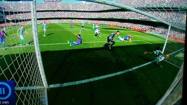 Trọng tài không sai sót, Real 'hít khói' Barca 9 điểm - Bóng Đá