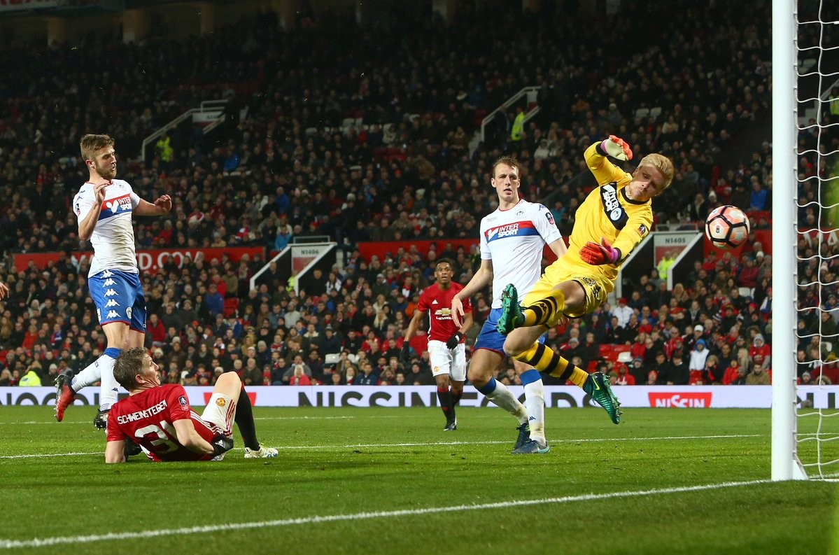 'Kẻ bị ruồng bỏ' tỏa sáng, Man Utd dễ dàng hạ Wigan - Bóng Đá