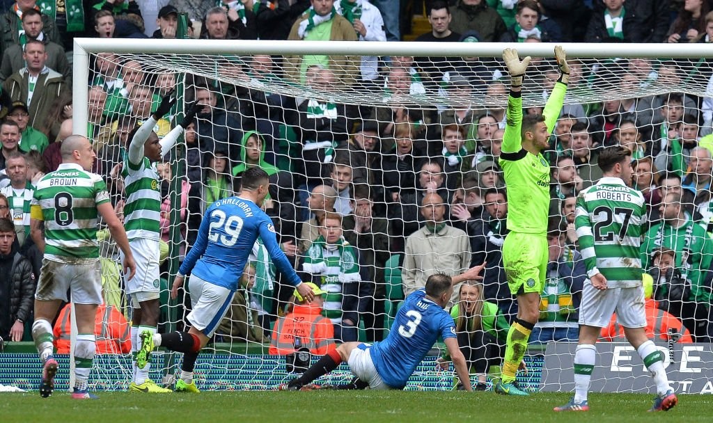 Chùm ảnh ấn tượng derby Old Firm: Hooligan, cảnh sát và sắc màu CĐV - Bóng Đá