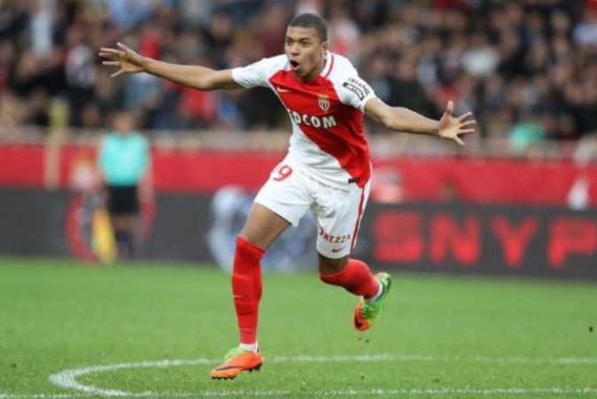 Kylian Mbappe còn xuất sắc hơn cả Thierry Henry - Bóng Đá