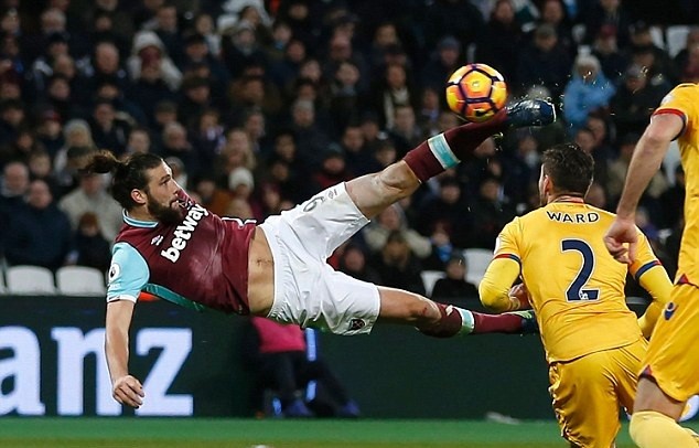 'Bom xịt' Liverpool đắt như tôm tươi ở Trung Quốc - Bóng Đá