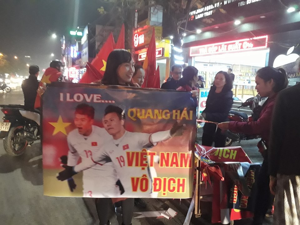 1001 cách ăn mừng chiến thắng của NHM Việt Nam - Bóng Đá