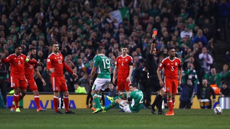 SỐC: Sao Everton gãy chân trong trận gặp xứ Wales - Bóng Đá