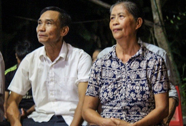 Cha mẹ Công Phượng đượm buồn vì không thể gọi điện chúc mừng con - Bóng Đá