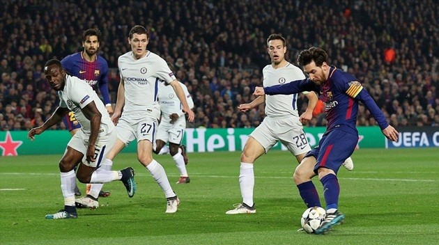 Ngày Courtois thấu hiểu biểu cảm bất lực của Phil Jones - Bóng Đá