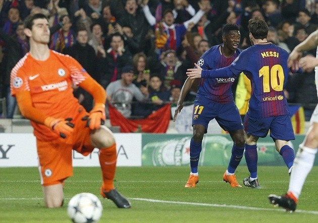 Ngày Courtois thấu hiểu biểu cảm bất lực của Phil Jones - Bóng Đá