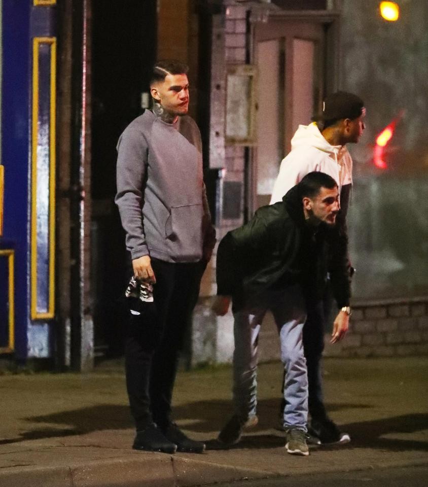 Ederson 'tút' lại vẻ điển trai trước đại chiến Liverpool - Bóng Đá