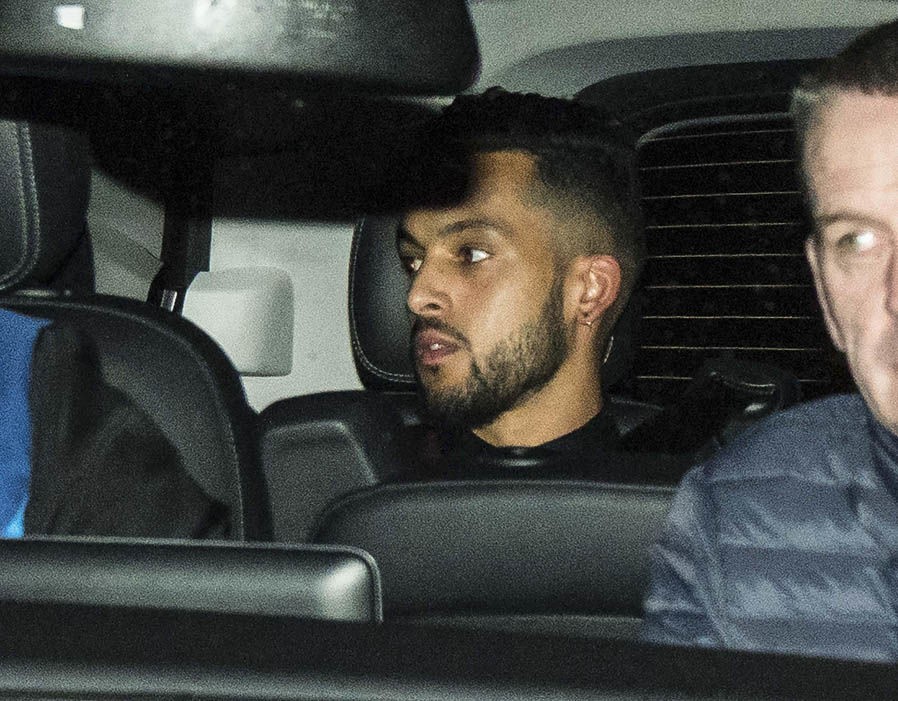 Theo Walcott đến kiểm tra y tế tại Everton - Bóng Đá