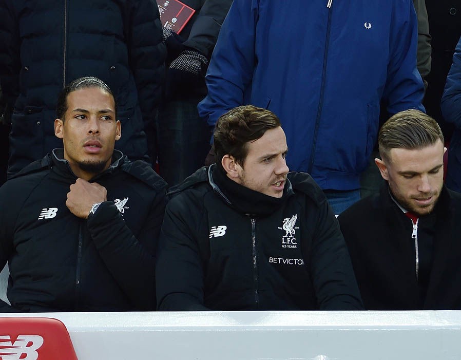 Van Dijk tươi rói nhìn đồng đội hạ nhục Man City lần đầu tiên - Bóng Đá
