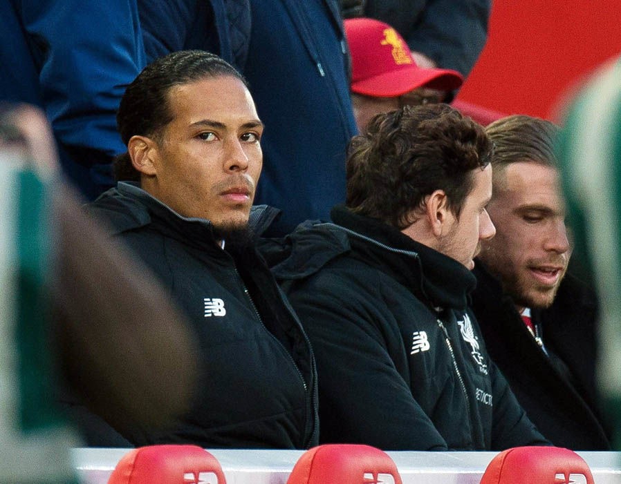 Van Dijk tươi rói nhìn đồng đội hạ nhục Man City lần đầu tiên - Bóng Đá