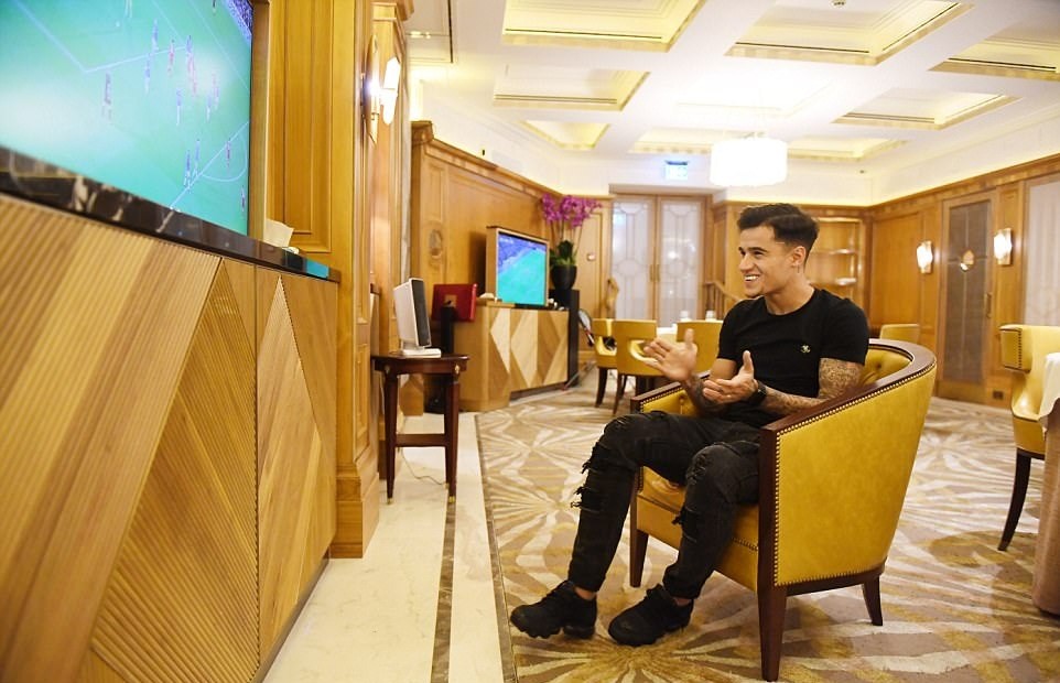 Hành trình Coutinho sang Barca qua ảnh - Bóng Đá