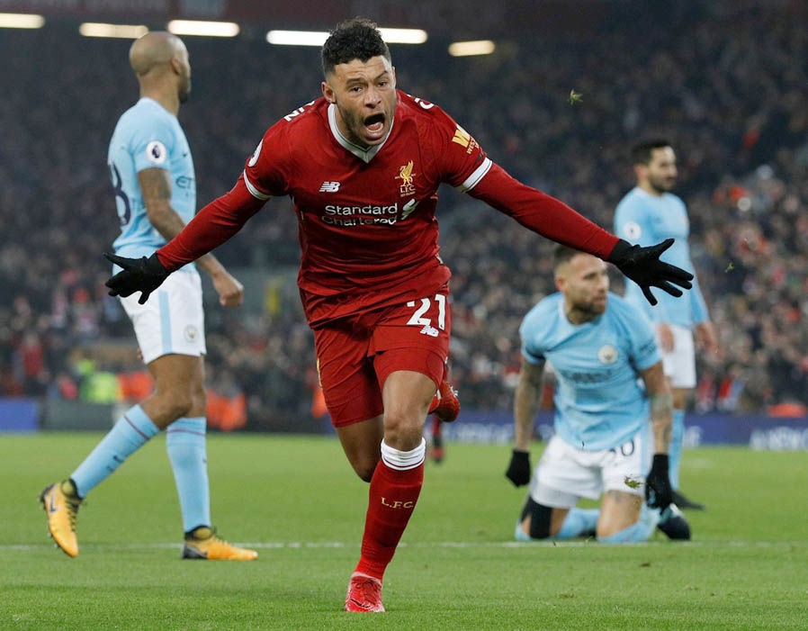 Van Dijk tươi rói nhìn đồng đội hạ nhục Man City lần đầu tiên - Bóng Đá