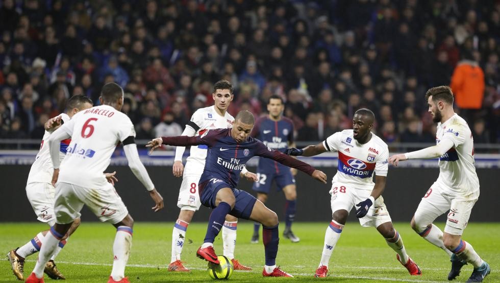 CẬN CẢNH: Mbappe thương tích đầy mình sau trận thua Lyon - Bóng Đá