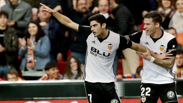 Valencia 2-1 Girona - Bóng Đá