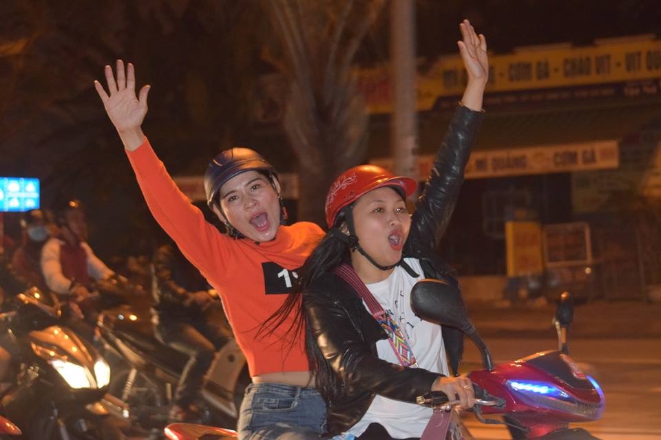 Đêm không ngủ của CĐV ba miền Bắc - Trung - Nam - Bóng Đá