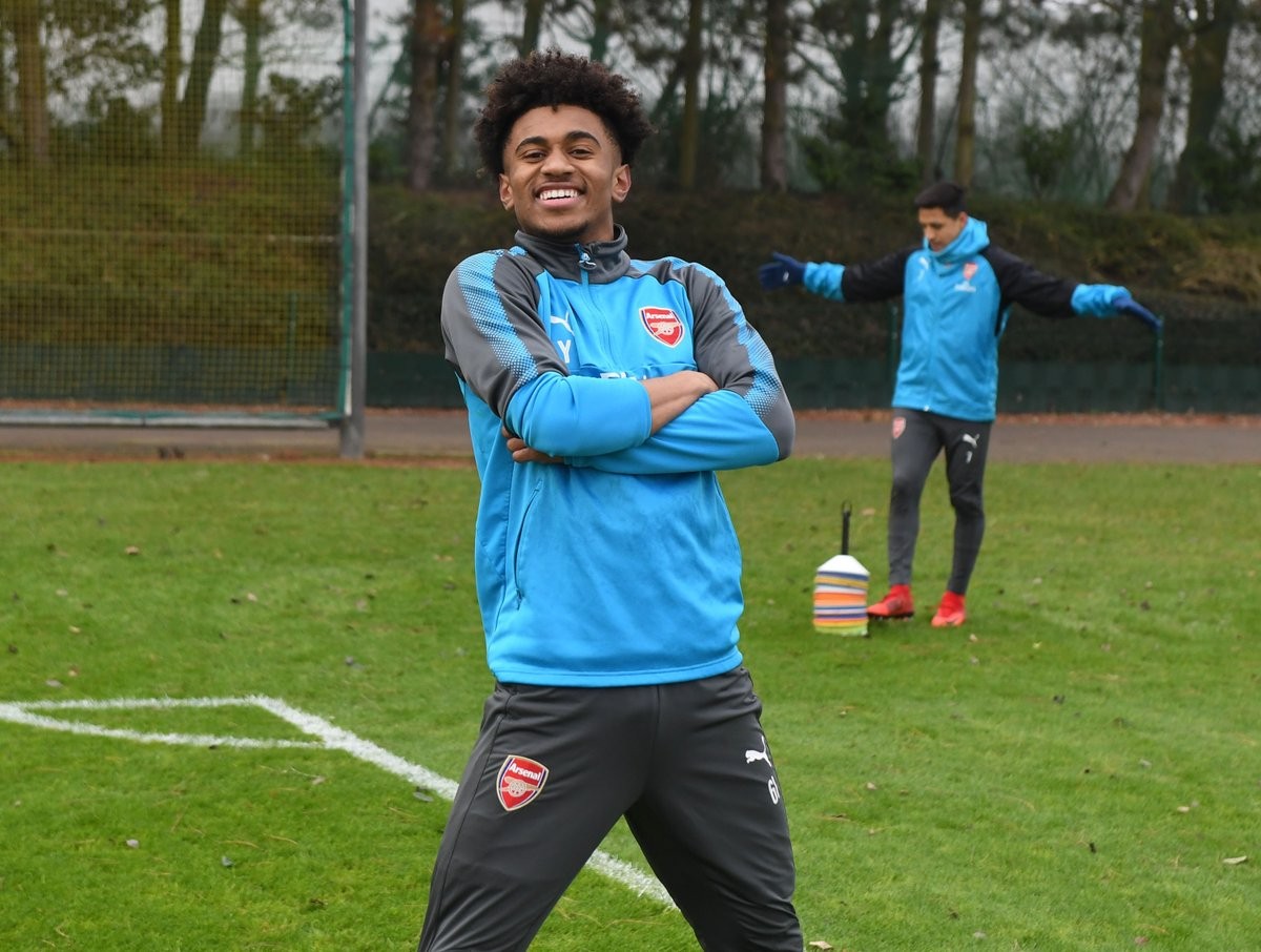 Sắp rời Arsenal, Sanchez vẫn hùng hục tập luyện - Bóng Đá