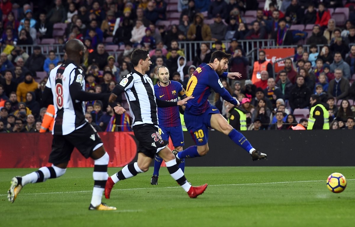 Song sát tỏa sáng, Barca giải quyết Levante ngay trong hiệp một - Bóng Đá