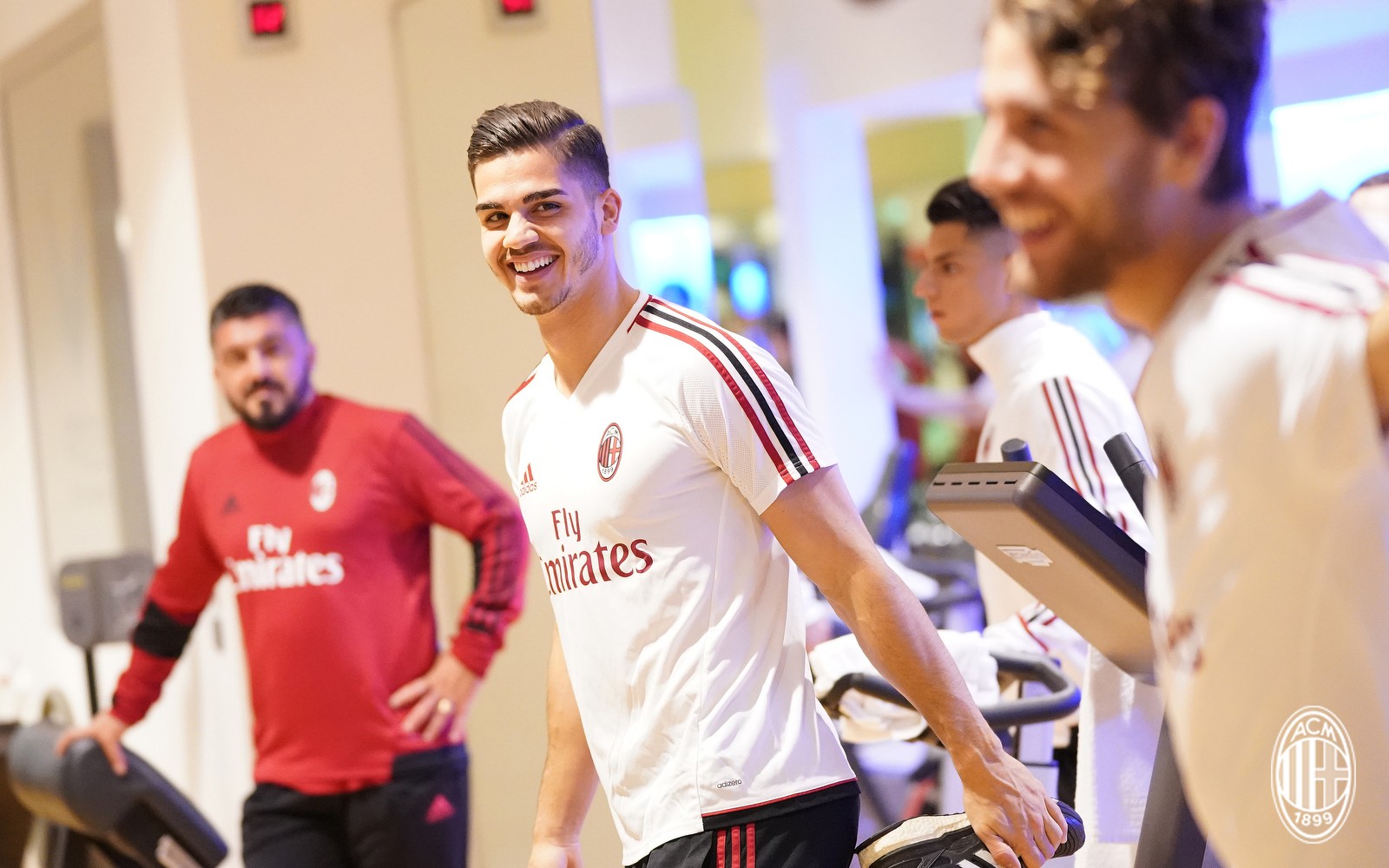 Đả bại Roma, thầy trò Gattuso chưa vội trở về Milan - Bóng Đá