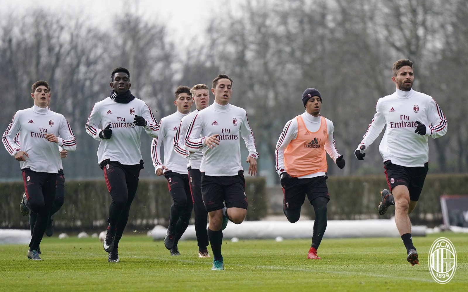 Milan tích cực 'làm nóng', chờ đẩy Arsenal xuống vực sâu - Bóng Đá