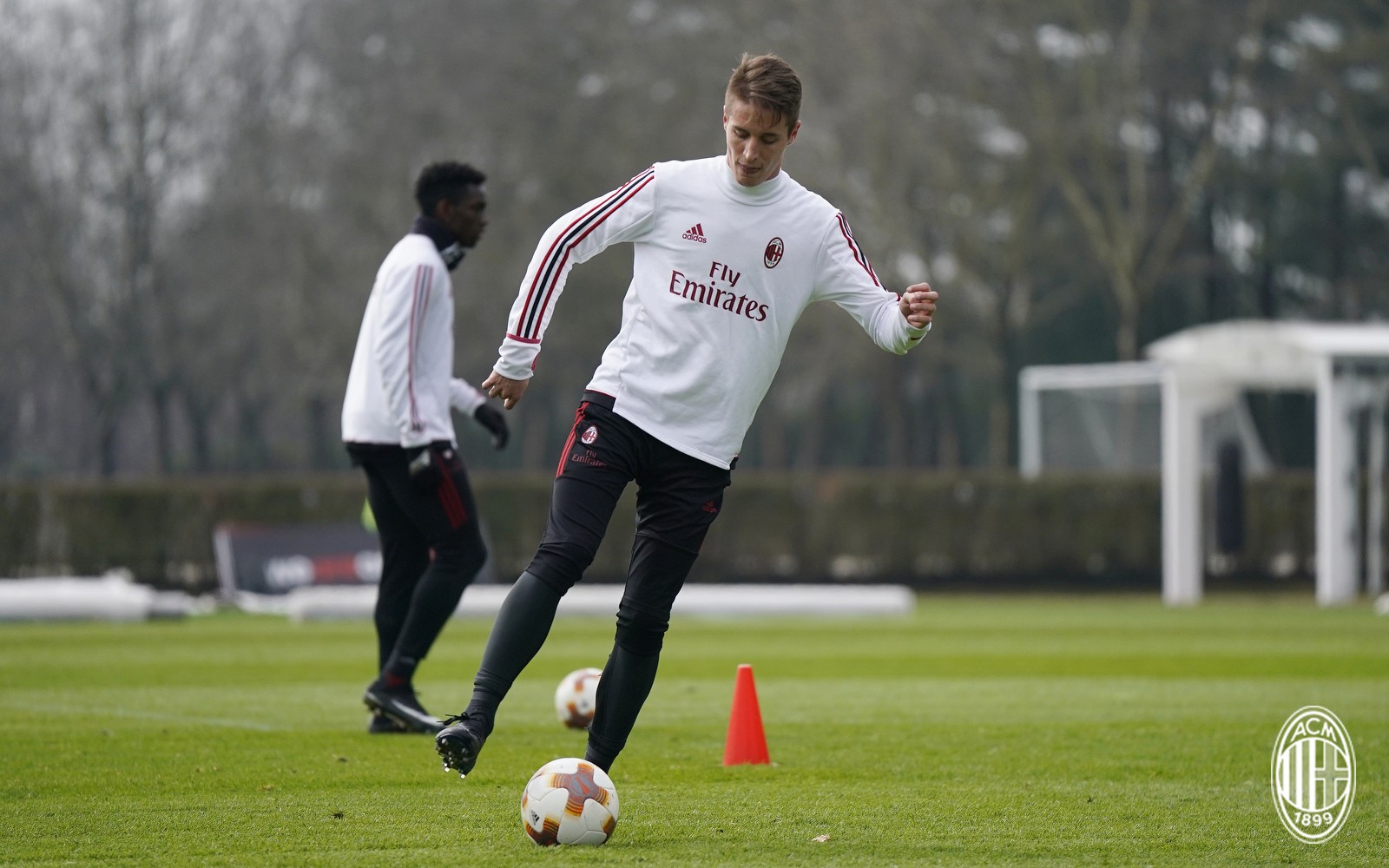 Milan tích cực 'làm nóng', chờ đẩy Arsenal xuống vực sâu - Bóng Đá