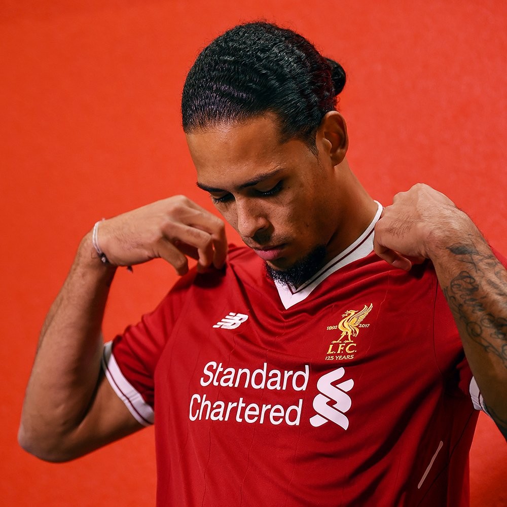 Van Dijk rạng rỡ trong ngày ra mắt CHÍNH THỨC - Bóng Đá