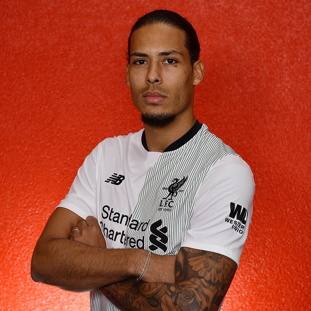 Van Dijk rạng rỡ trong ngày ra mắt CHÍNH THỨC - Bóng Đá