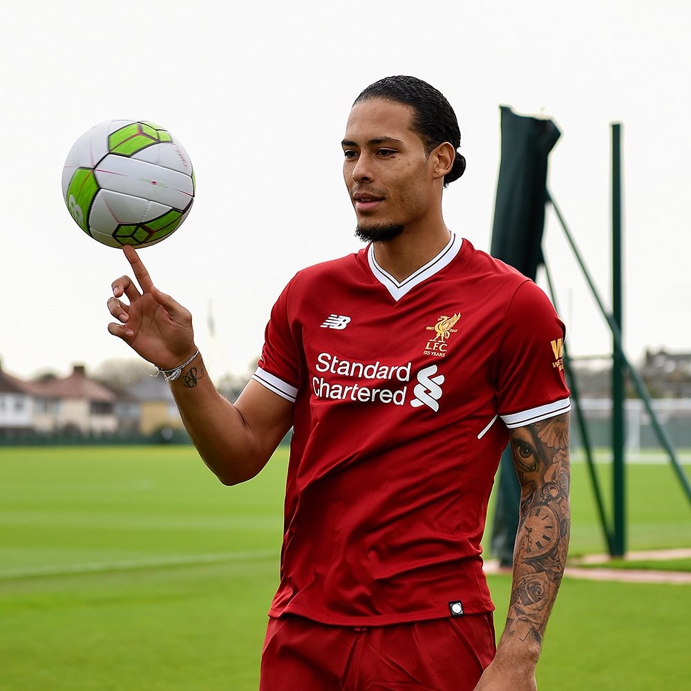Van Dijk rạng rỡ trong ngày ra mắt CHÍNH THỨC - Bóng Đá