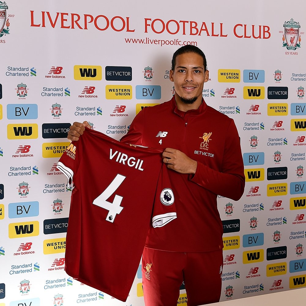 Van Dijk rạng rỡ trong ngày ra mắt CHÍNH THỨC - Bóng Đá