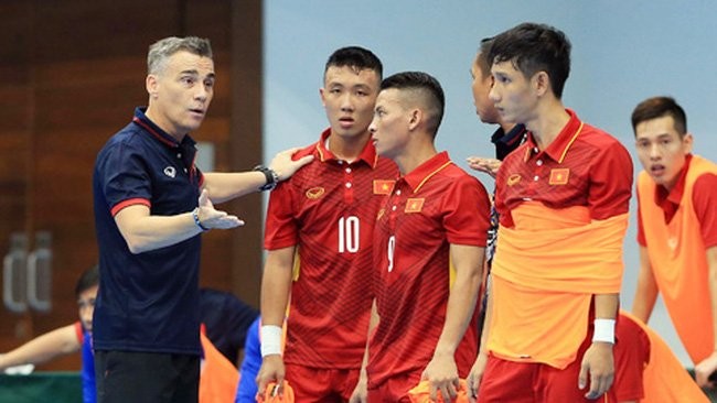 HLV Miguel Rodrigo: “Đã đến lúc chơi bóng và chết cho đất nước của các bạn” - Bóng Đá