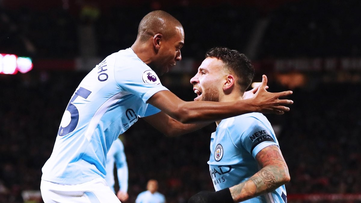 CHÍNH THỨC: Manchester City trói chân tiền vệ Fernandinho - Bóng Đá