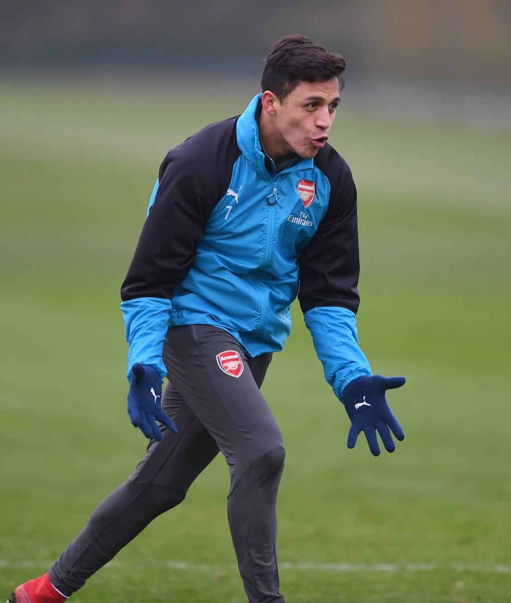 Sắp rời Arsenal, Sanchez vẫn hùng hục tập luyện - Bóng Đá