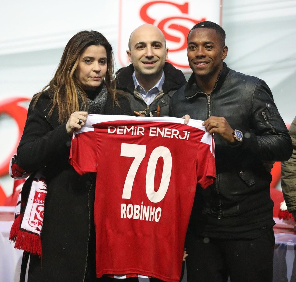 CHÍNH THỨC: Robinho chơi bóng bất chấp án tù - Bóng Đá